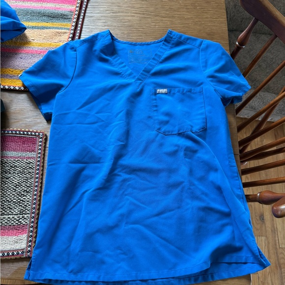 Figs Catarina One-Pocket Scrub Top Royal Blue - Picture 2 of 3